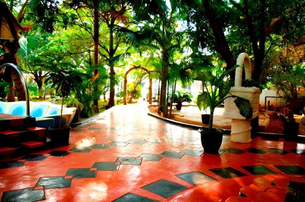 Tilko City Hotel Jaffna Exteriör bild